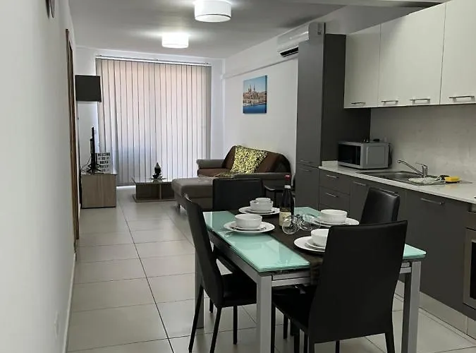 Bay's Water Daire Saint Julian's